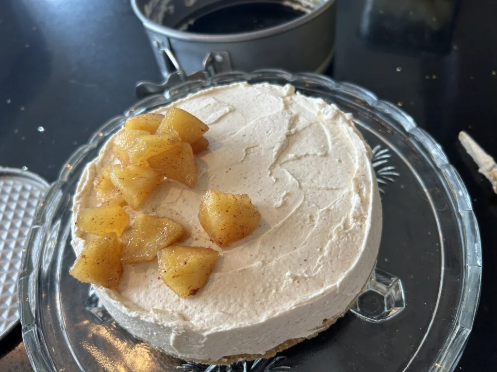Apple Crumble Cheesecake - photo 3